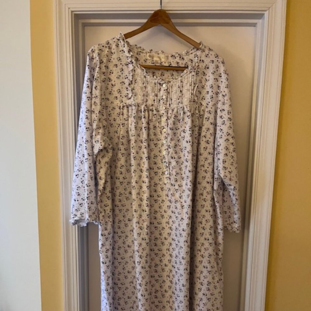Eileen West nightgown